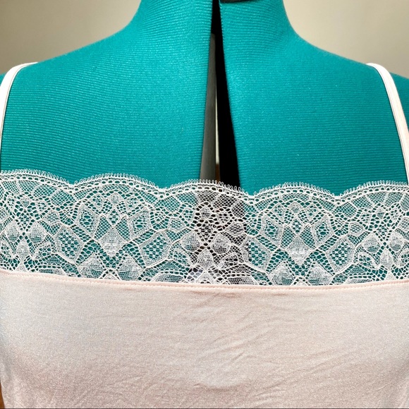 Hanro Noelia Intimate Sleep Shorts and Chemise Set - Picture 10 of 16